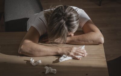 Las adicciones como síntoma: Entender el dolor detrás del problema